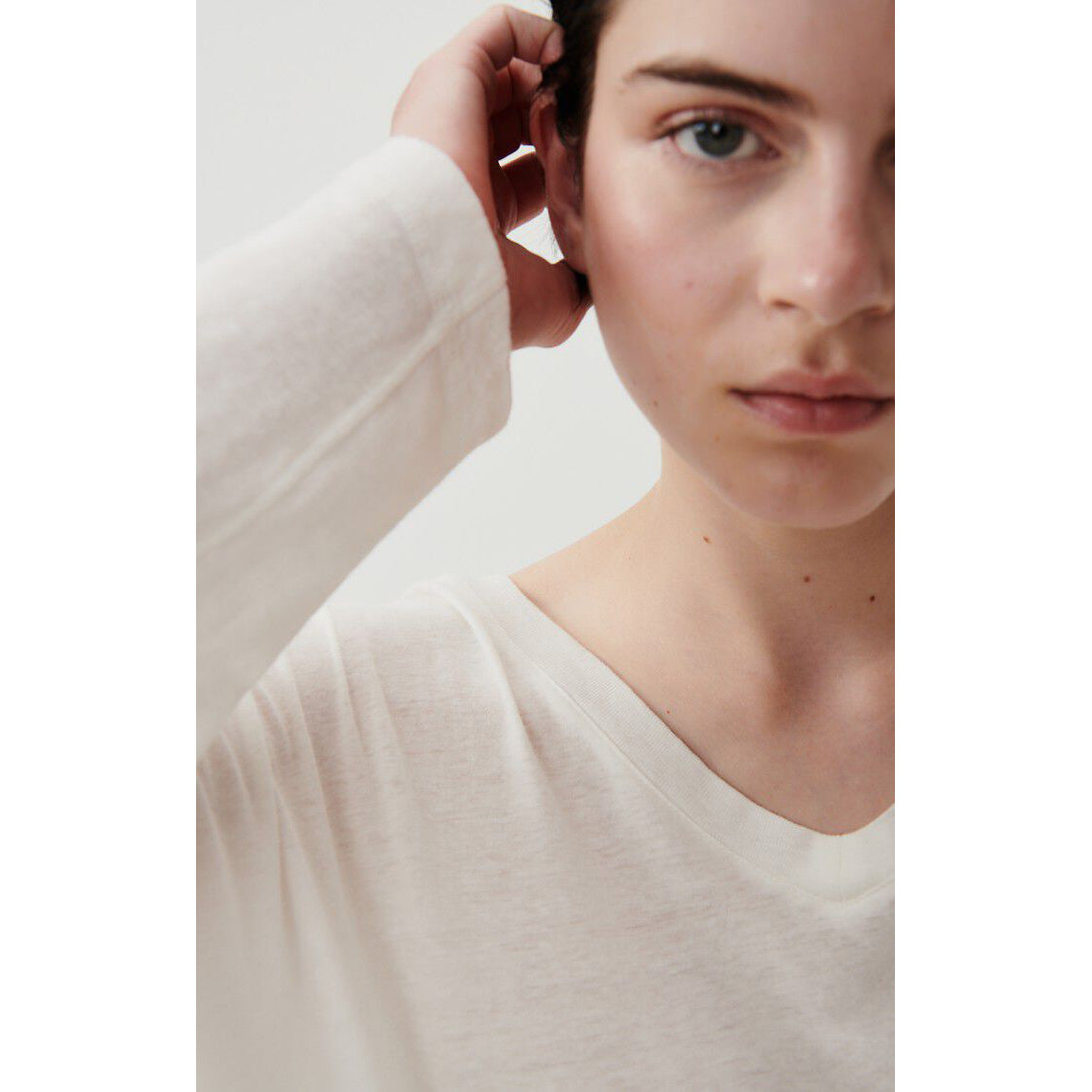 Aksun V-Neck T-Shirt