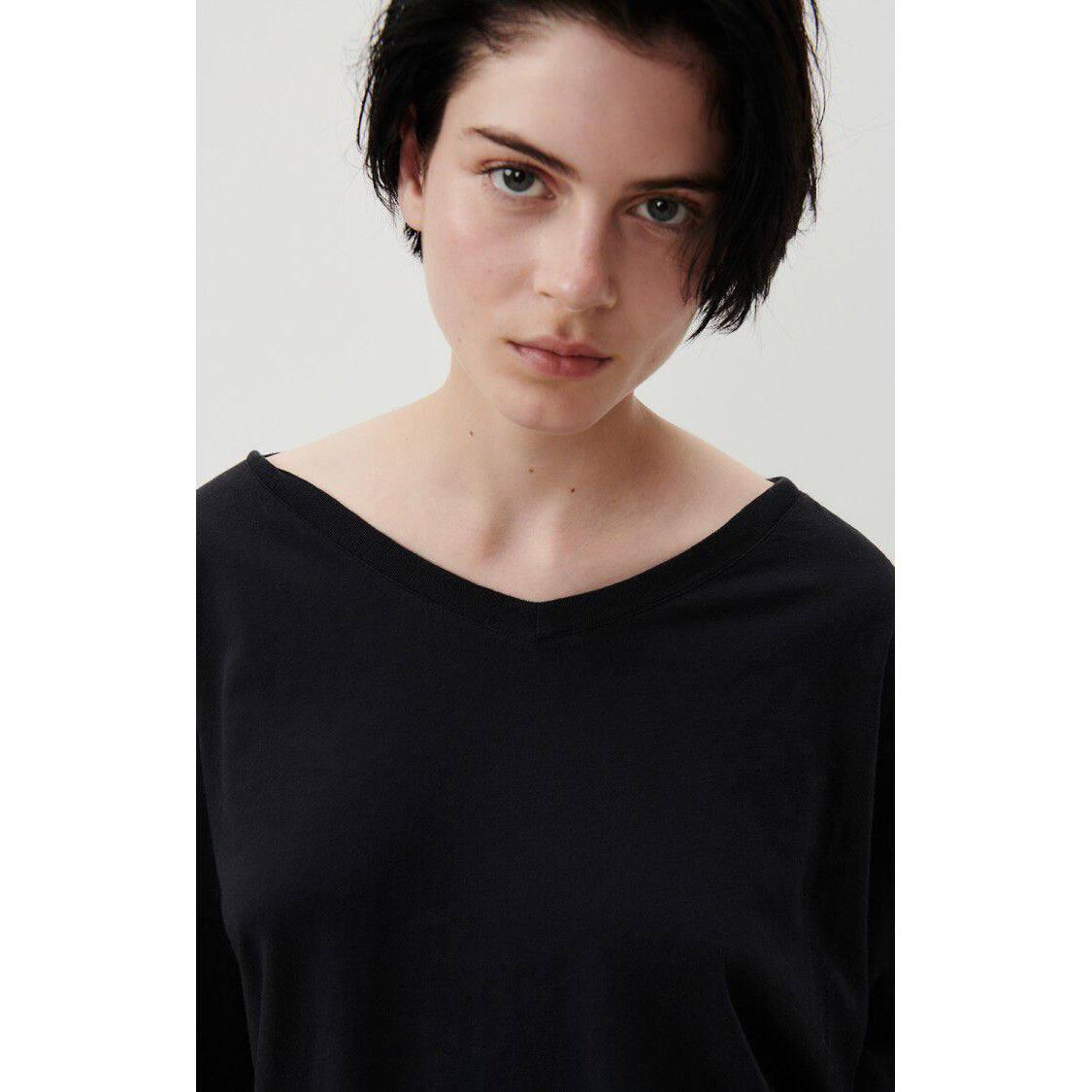 Aksun V-Neck T-Shirt