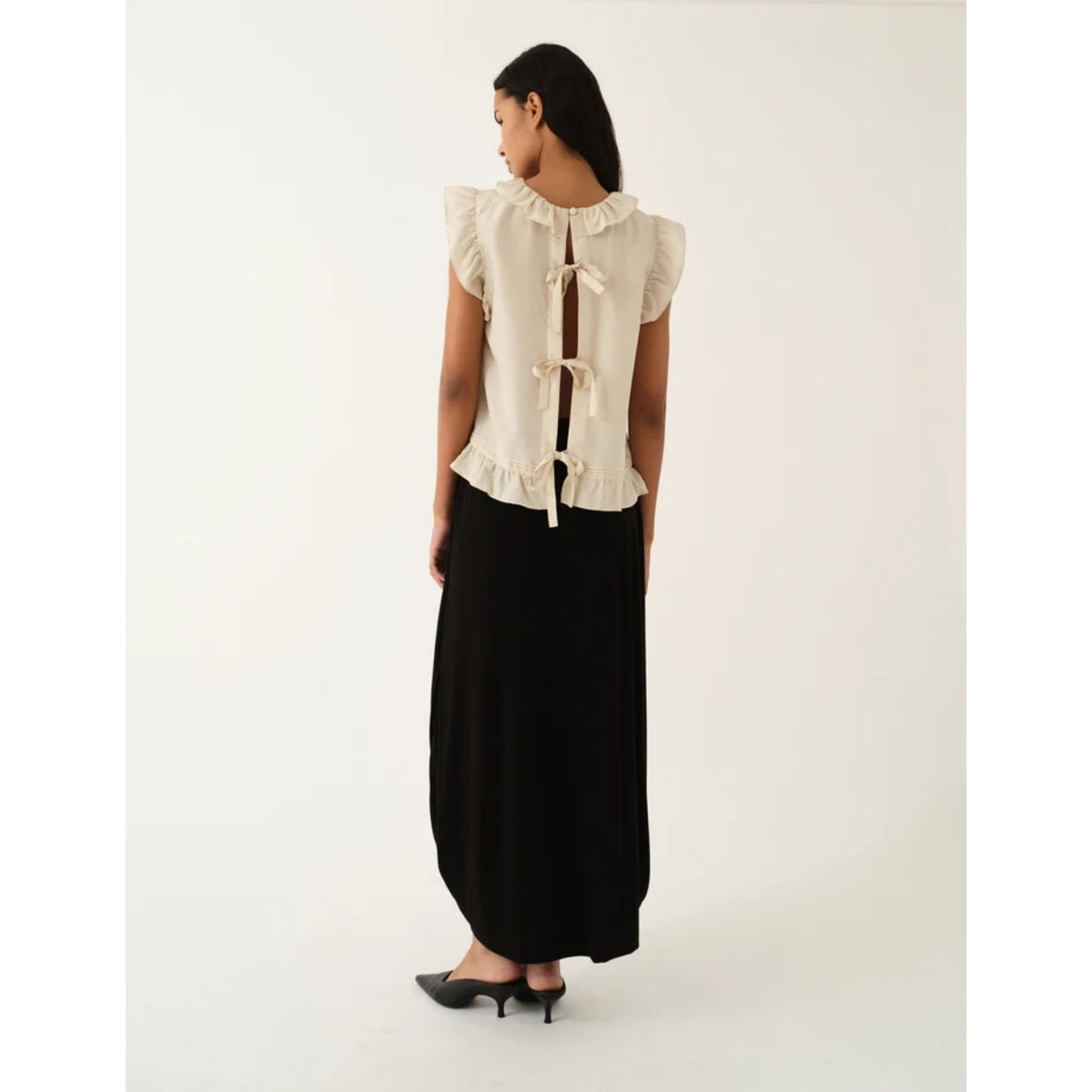 Darling Scallop Top - Ecru