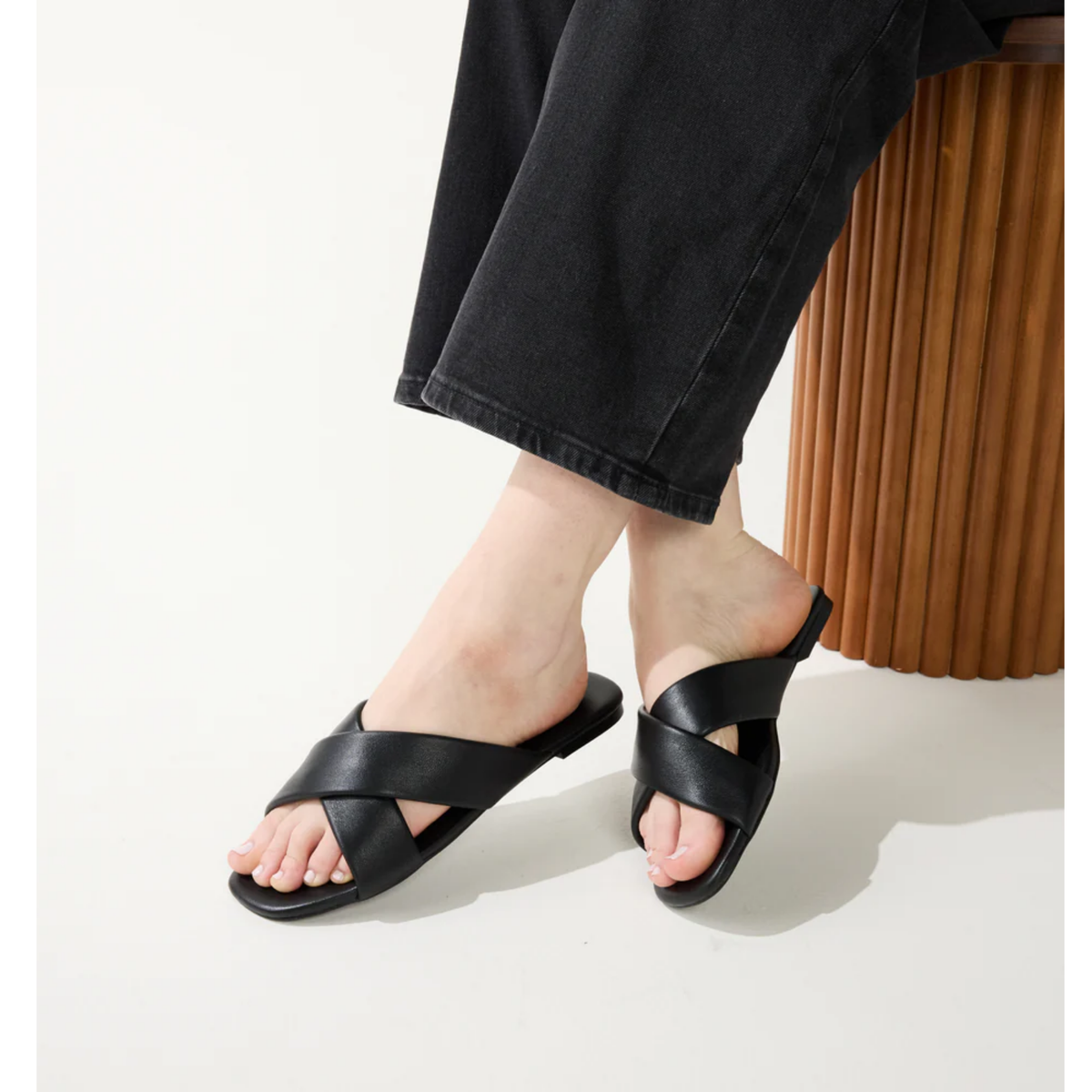 Delancey - Black Leather