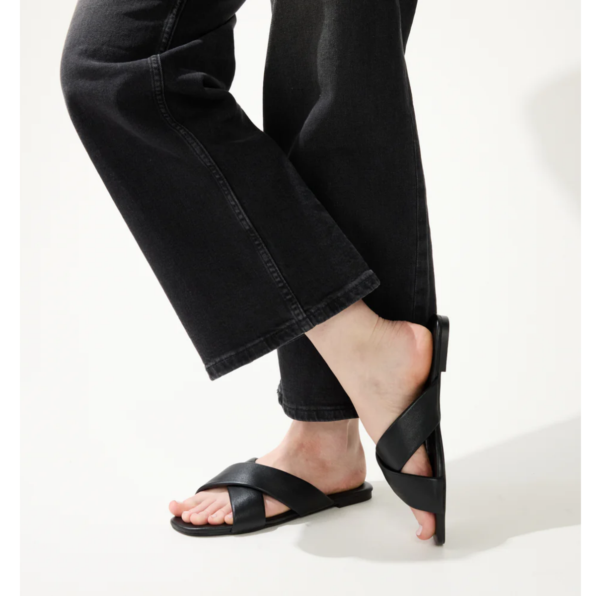 Delancey - Black Leather