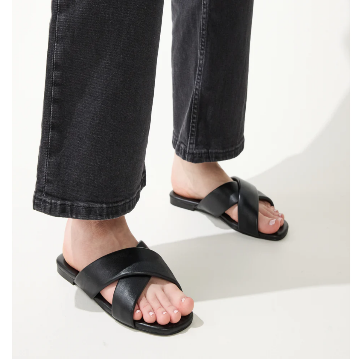 Delancey - Black Leather