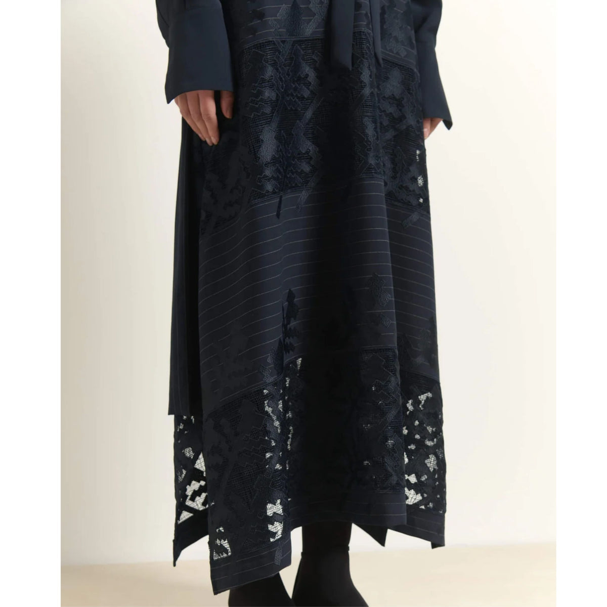 Long Dress With Geometreic Lace Inserts - Dark Blue