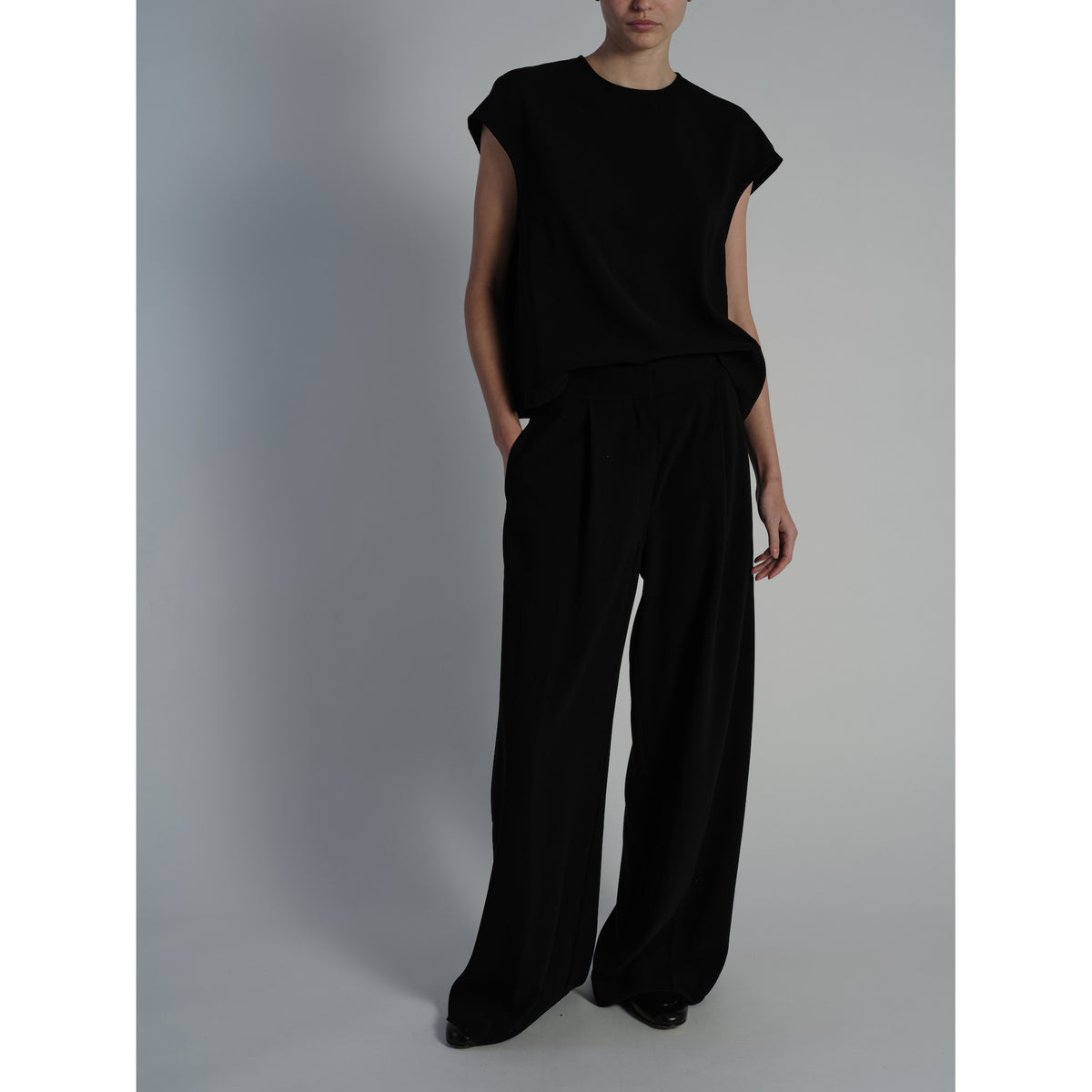 Neve Crepe Pant in Black