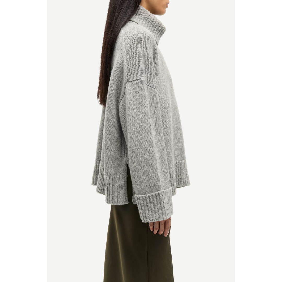 Sakeiku Turtleneck