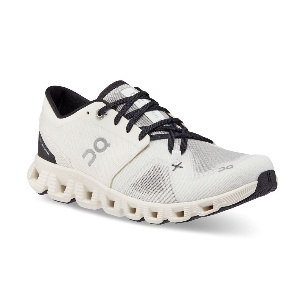 Women&#39;s Cloud X 3 in White Black